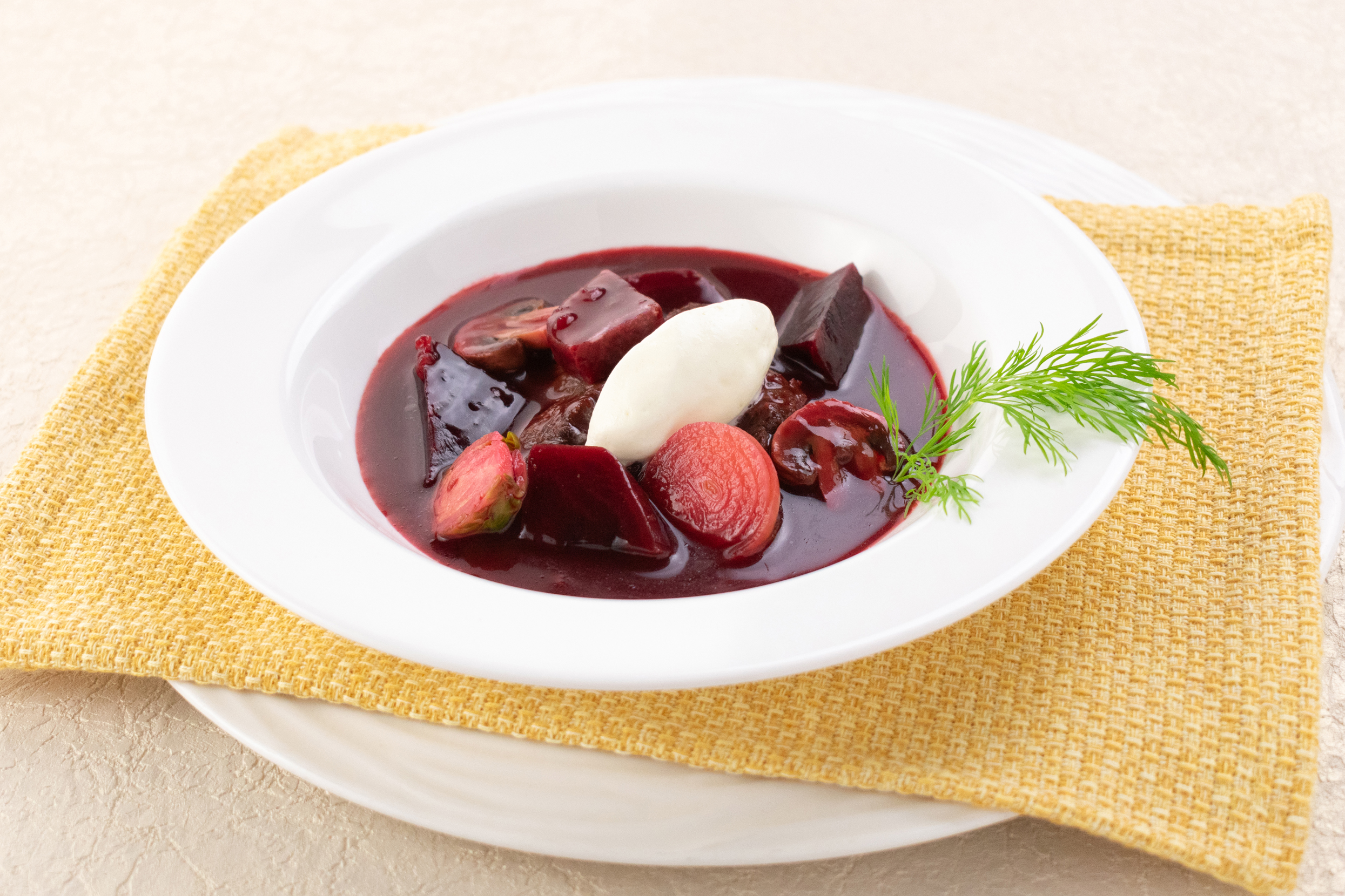 大鰐町特産ビーツと下北牛のボルシチ