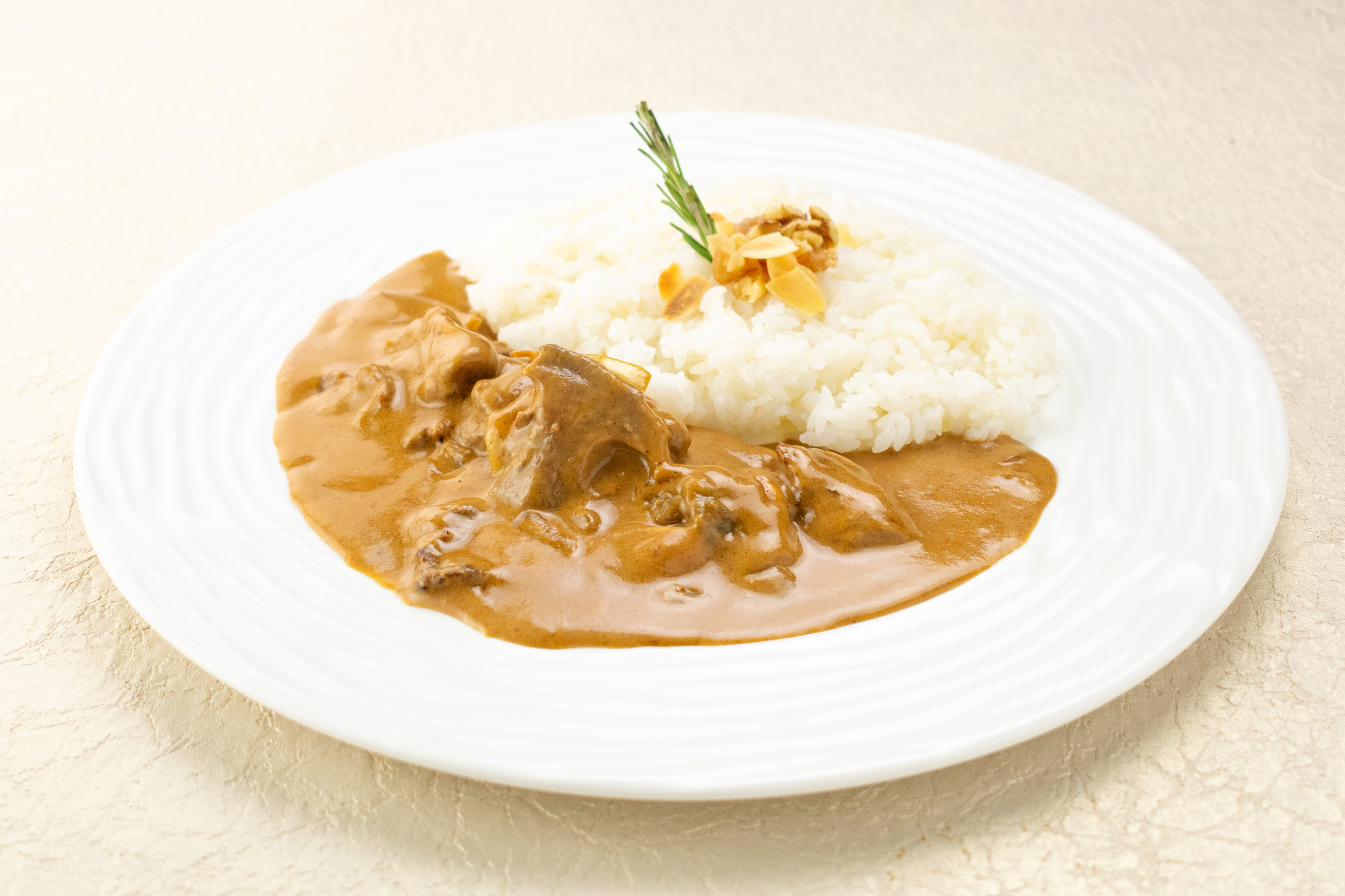 下北牛とポルチーニ茸のビーフストロガノフ風